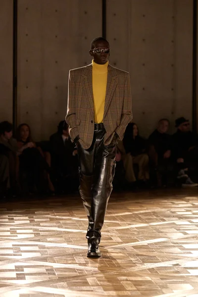 Look 17
